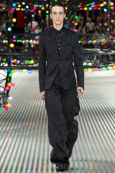 Look 48